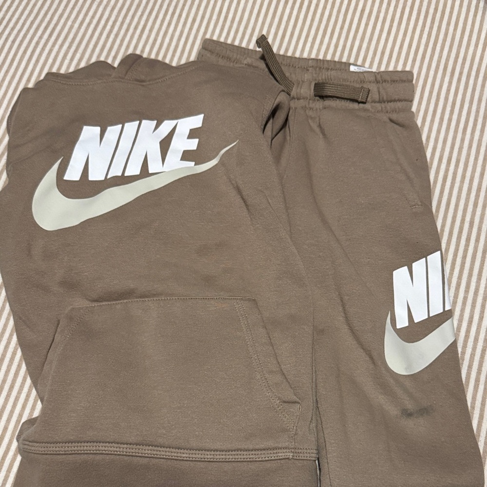 Nike Taupe Sweatshirt and Joggers Set